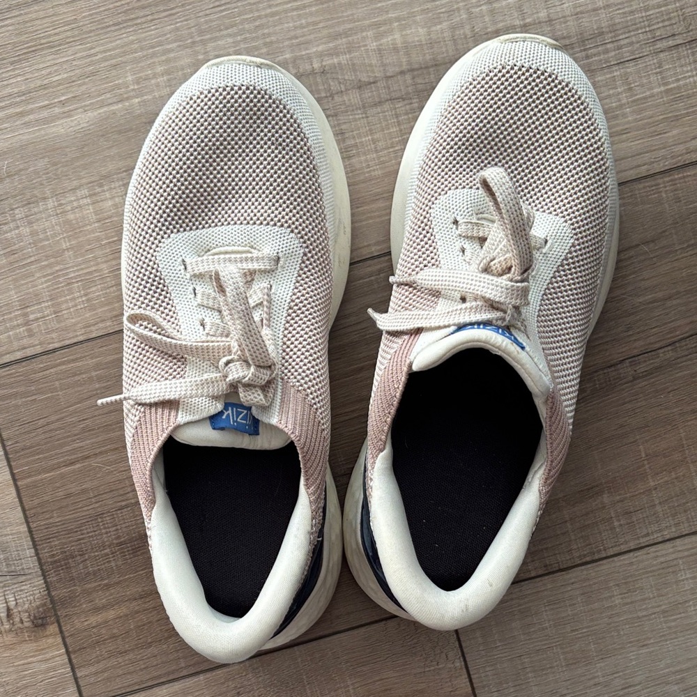 Kizik Sneakers